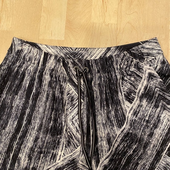 Lululemon jogger - Picture 2 of 7